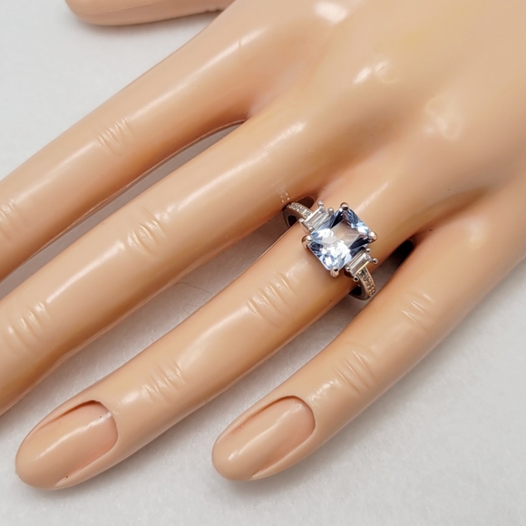 Sterling 2ct Topaz Ring - Picture 10 of 16